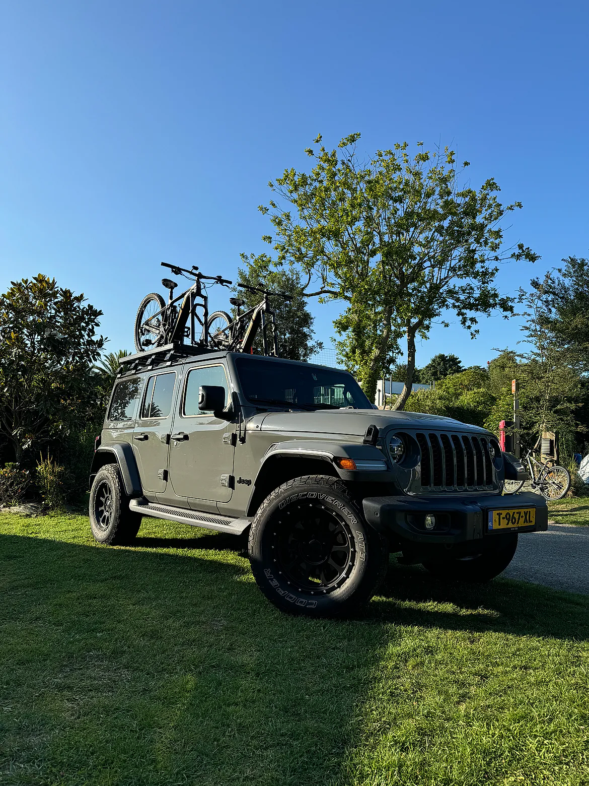 Jeep Wrangler 4XE JL met Half rack Kit